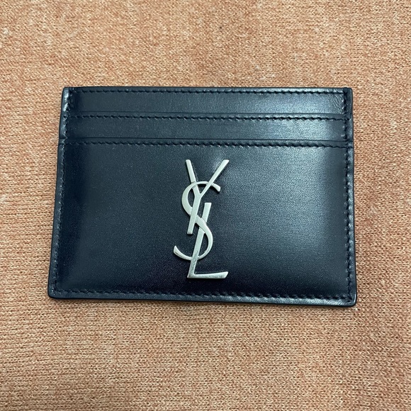 YSL CASSANDRE CARD CASE WITH FIVE SLOTS DECORATED WITH THE CASSANDRE.